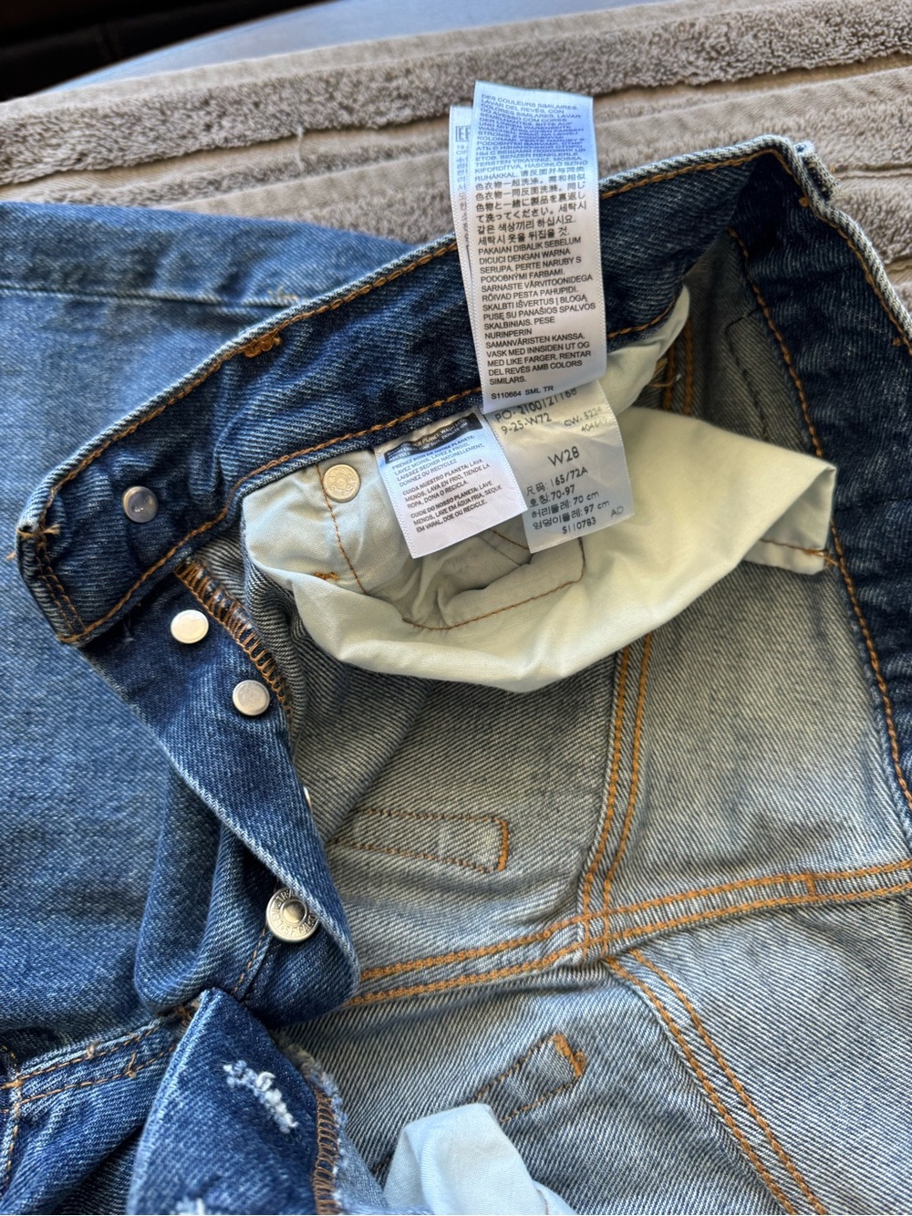Levi's 501 Blue Button-Fly Denim Shorts-size W28 - Picture 5 of 9